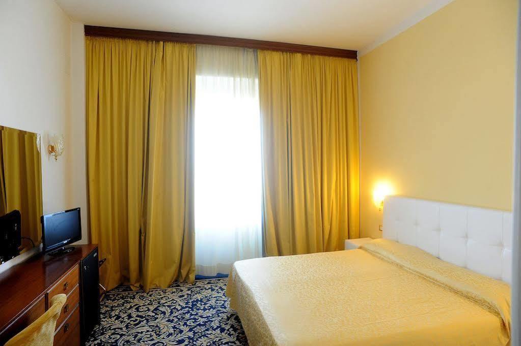 Color Miami Beach Family Hotel Milano Marittima Exteriér fotografie