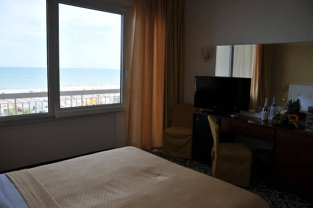 Color Miami Beach Family Hotel Milano Marittima Exteriér fotografie